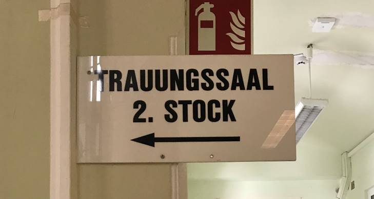 Ein Bild, das Text, Wand, Schild enthlt.

Automatisch generierte Beschreibung