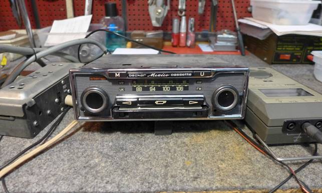 Ein Bild, das drinnen, Elektronik, Stereo enthlt.

Automatisch generierte Beschreibung