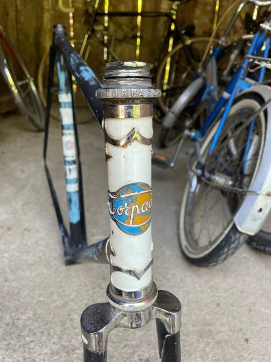 Ein Bild, das drinnen, Maschine, silbern enthlt.

Automatisch generierte Beschreibung