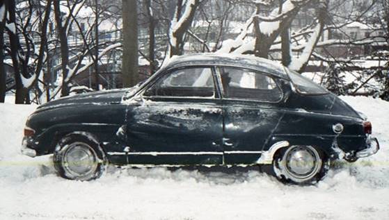 Ein Bild, das drauen, Baum, Auto, Schnee enthlt.

Automatisch generierte Beschreibung