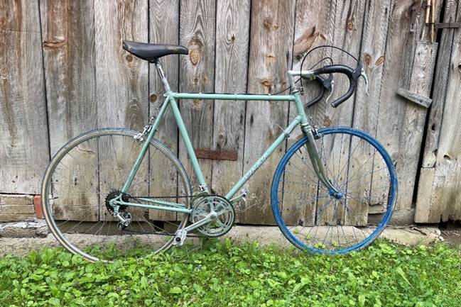 Ein Bild, das Bike, Fahrradreifen, Fahrradrahmen, Landfahrzeug enthlt.

Automatisch generierte Beschreibung