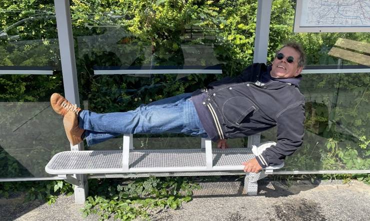 Ein Bild, das drauen, Person, Kleidung, Baum enthlt.

KI-generierte Inhalte knnen fehlerhaft sein.